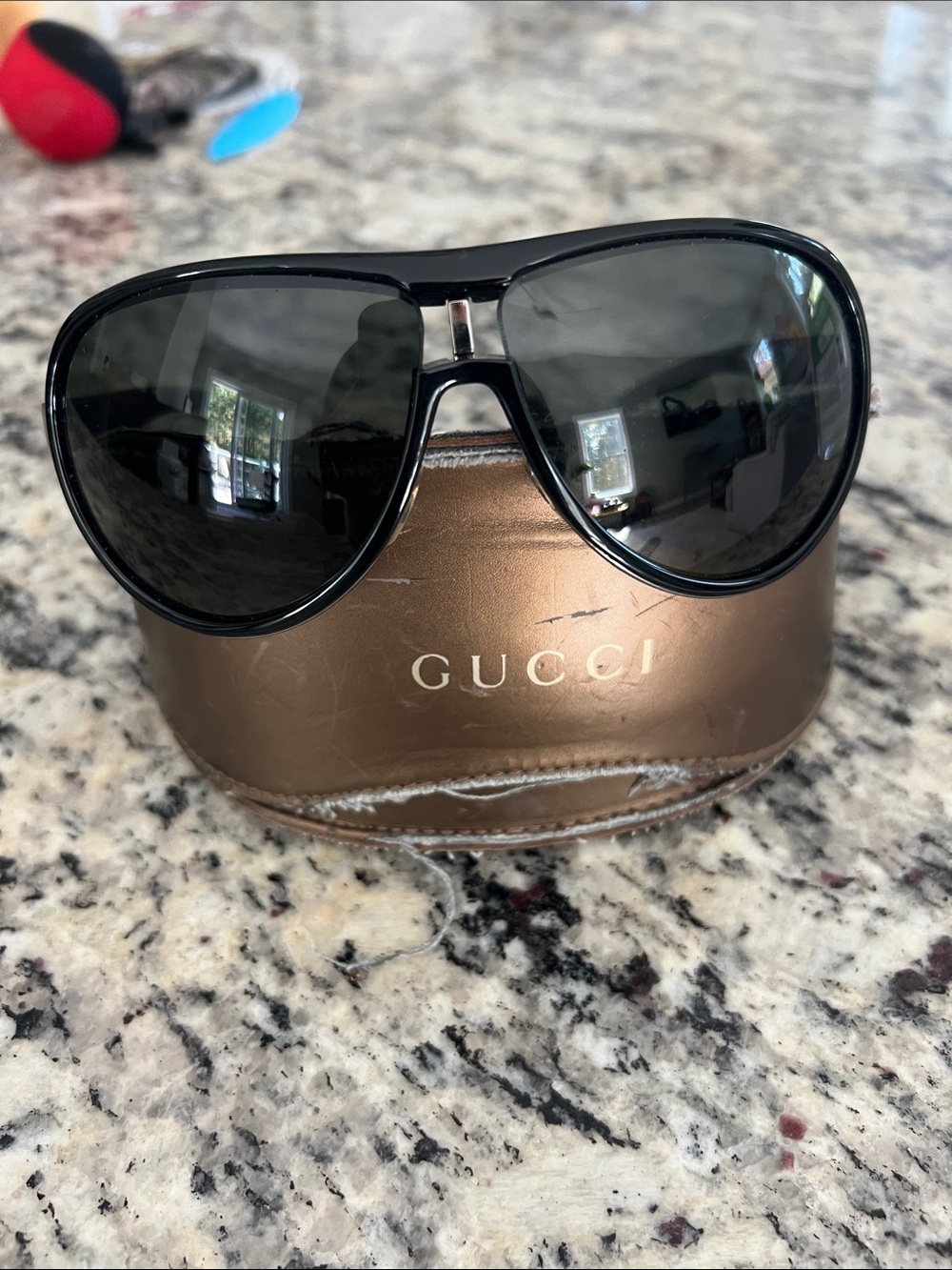 Gucci Black Aviator Sunglasses with Dark Gray Lenses